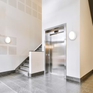Plafonnier avec détecteur de mouvement LED NAIROS 24W CCT LX IP65 blanc Kobi Premium