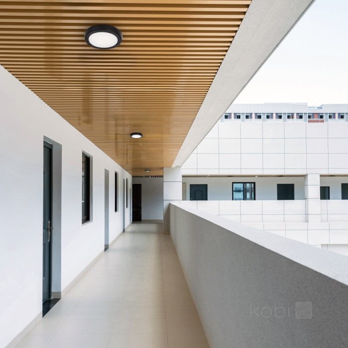 Plafonnier avec détecteur de mouvement LED NAIROS G2 12W 3CCT LX IP65 noir Kobi Premium