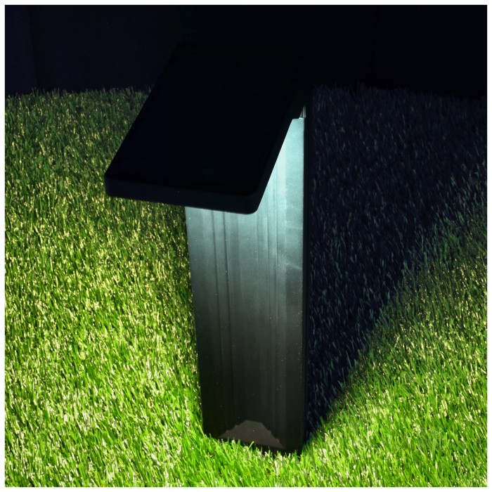 Title du produit en français : "Poteau de jardin solaire LED SPIKE 6500K IP44 LED2B
